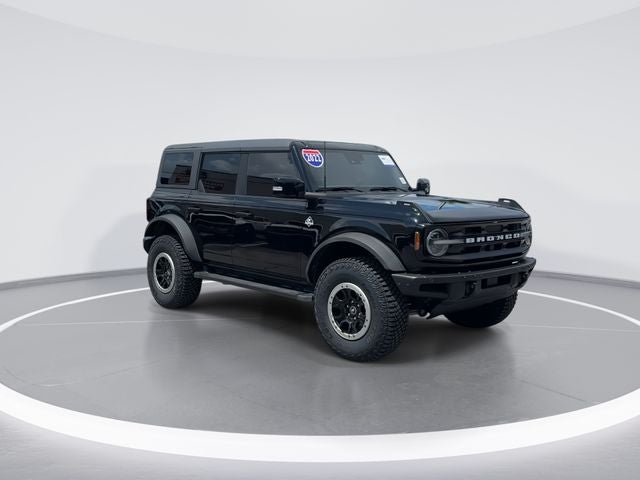2022 Ford Bronco Outer Banks in Shadow Black — front three-quarter view