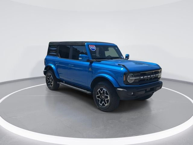 2022 Ford Bronco Outer Banks in Blue Metallic — front three-quarter view