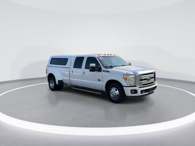 2015 Ford F-350SD Platinum DRW in White Platinum Clearcoat Metallic — front three-quarter view