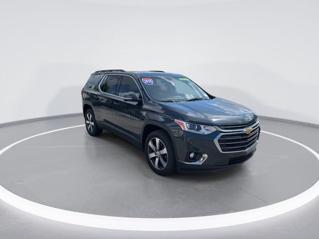 2020 Chevrolet Traverse 3LT in Graphite Metallic — front three-quarter view