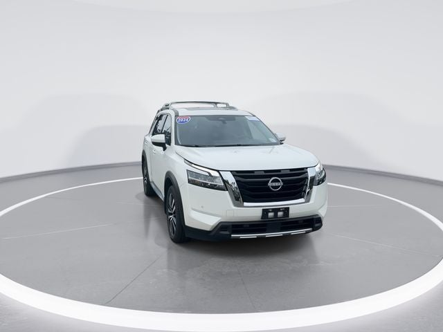 2024 Nissan Pathfinder Platinum in Pearl White Tricoat — front three-quarter view