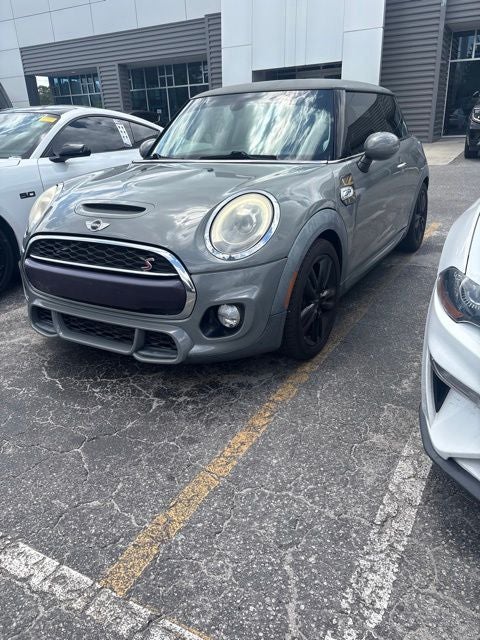 2015 MINI Cooper S Cooper S in Gray Metallic — front three-quarter view